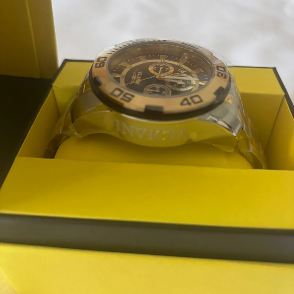 Men’s Stunning Invicta Pro Diver Quartz‎ Chronograph Quartz Dial Watch